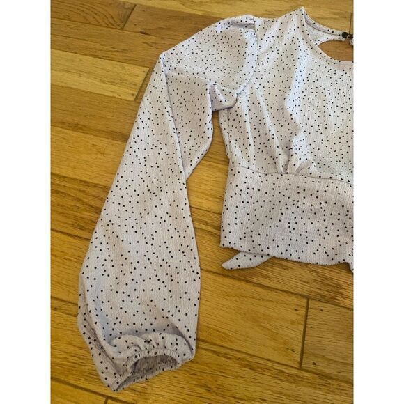 NWOT Berska, women's pale purple polka dotted, open back tied crop blouse sz Med - Picture 3 of 9